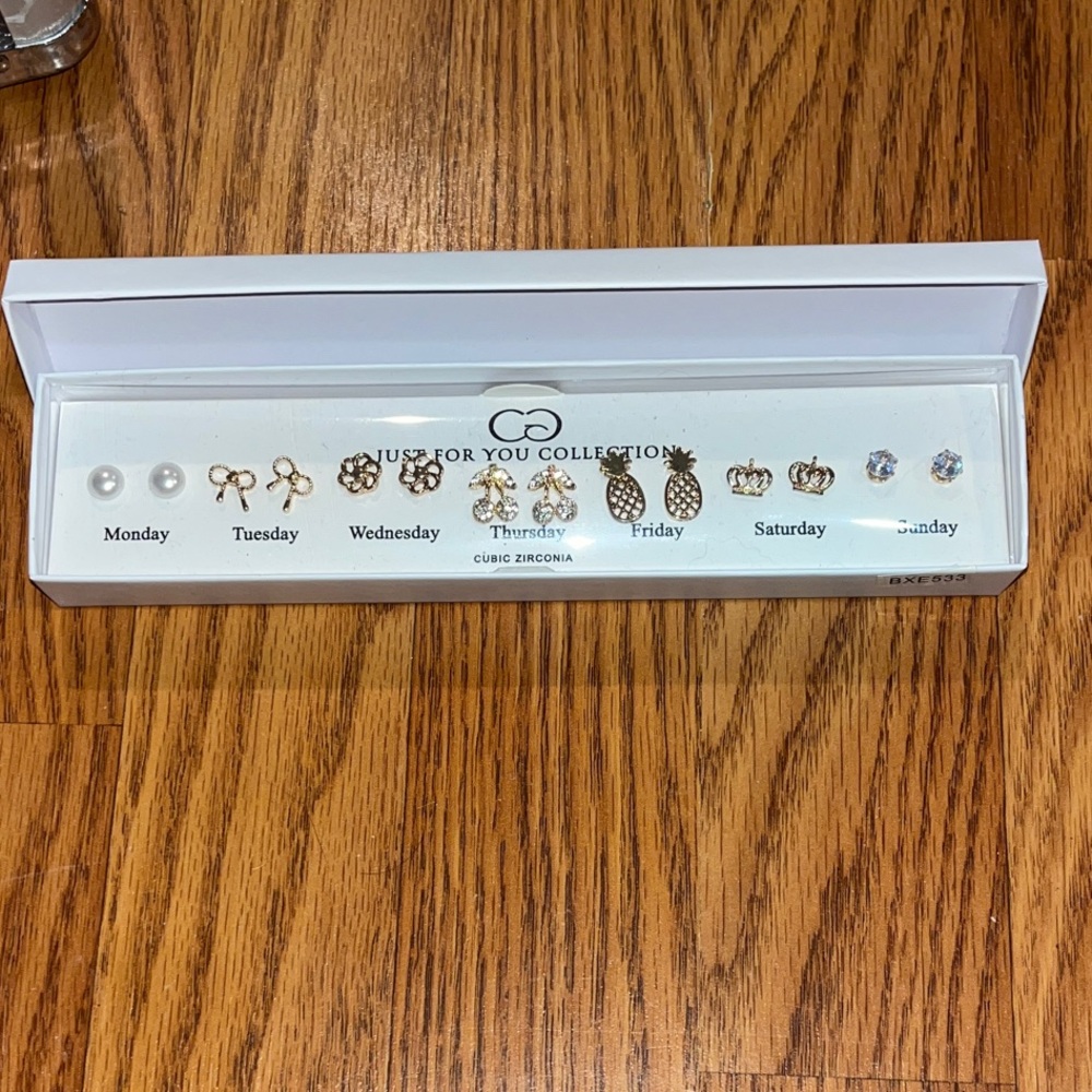 Couture Gems Gold Cubic Zirconia 7 pair Earring Set Brand new GREAT FOR GIFTING